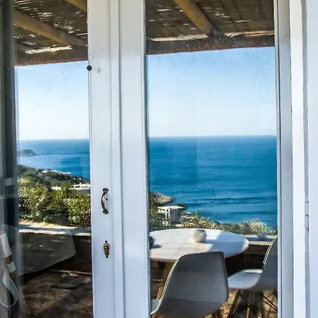 Von Sophia / The House * Agioi Apostoloi (Evia)